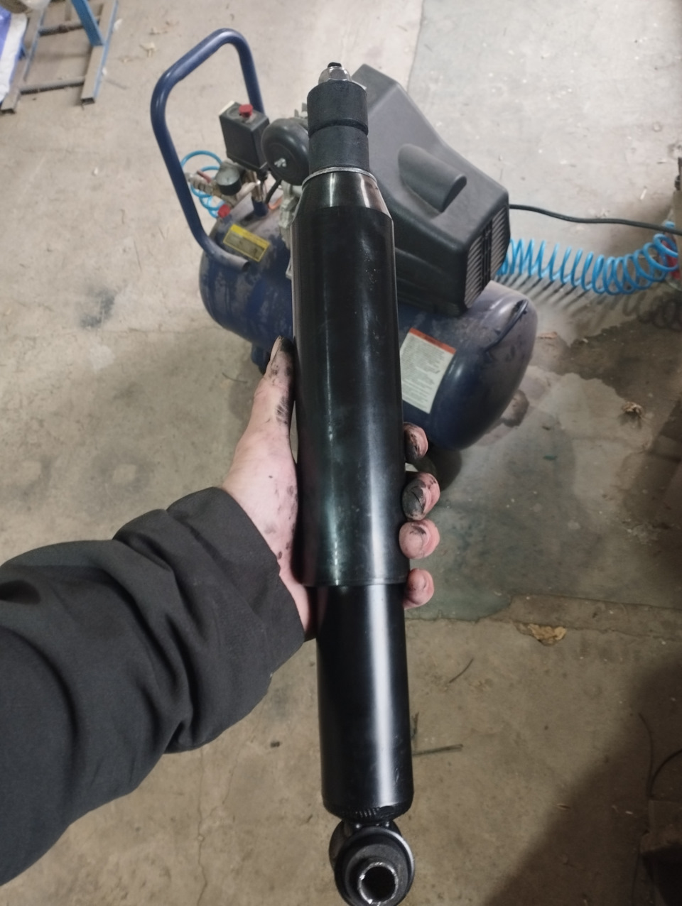 Как сделать задний амортизатор. Ремкомплект амортизатора мотоцикла. Амортизаторы на мотоцикл иж планета 5. Амортизатор ваз 2107 разбор. Пружины для амортизаторов мотоцикла урал днепр.