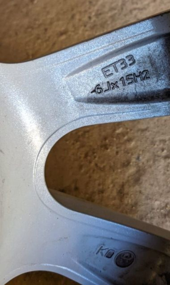 Литые диски КиК 6Jx15 ET33 4x98 на Lada Kalina Cross, Lada Приора седан ...