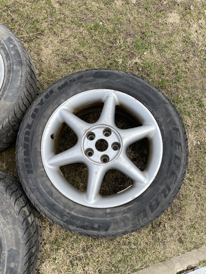 Шины зимние нешипованные Bridgestone 225/60 R17, литые диски Nissan ...