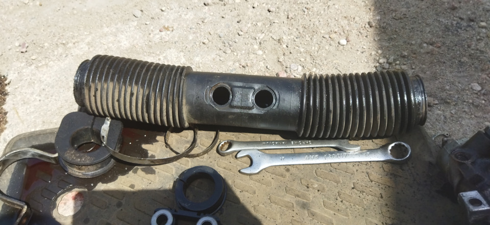 Снимаем хомуты, снимаем пыльник, для замены бинокля. — Opel Astra F