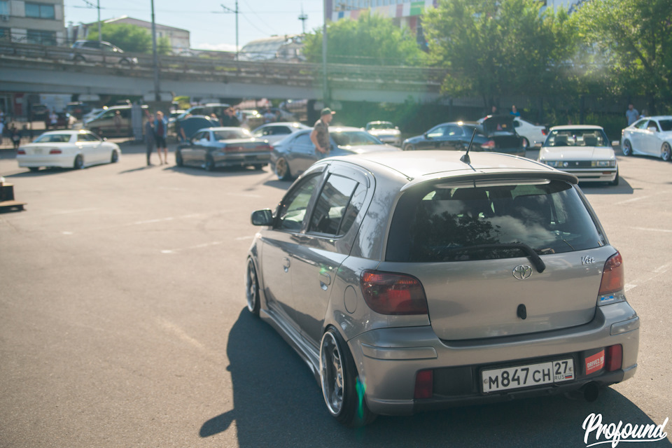 Toyota Vitz 2001 White stance