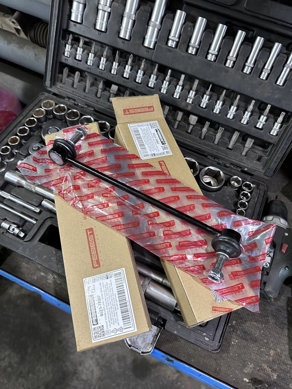 Замена резистора печки, стоек и резинок стабилизатора — Ford Fiesta (Mk ...