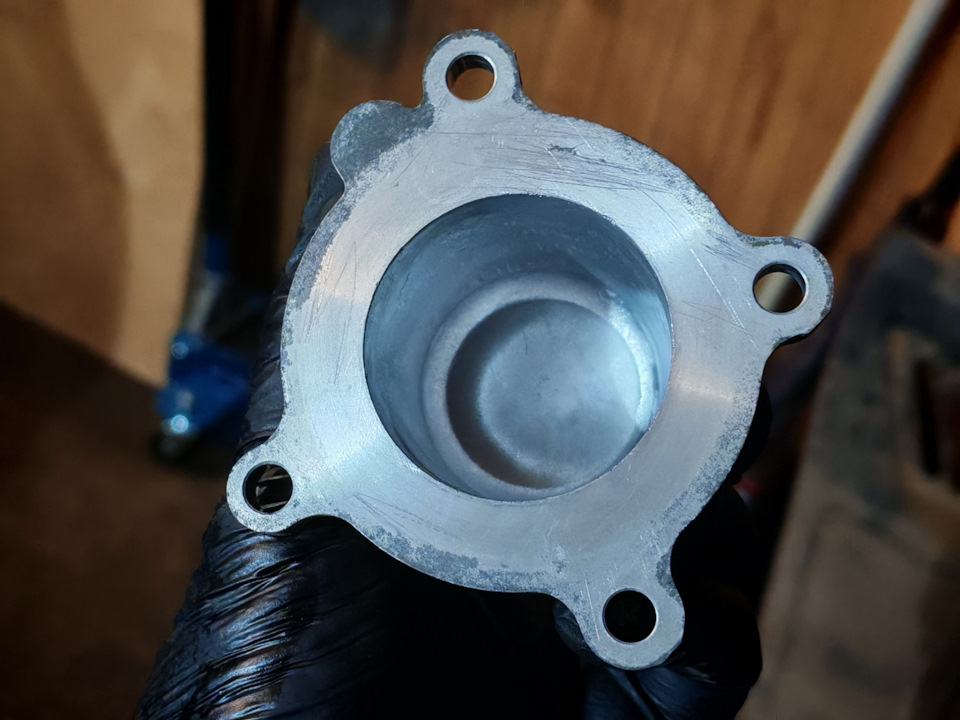 Привалочные поверхности удобно чистить металлической линейкой — Nissan Qashqai (2G)