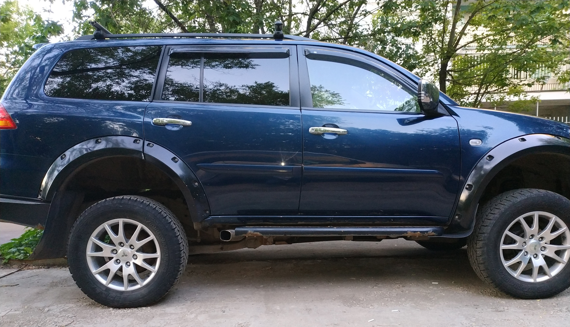 хромированные накладки для митсубиси паджеро спорт 2. расширители арок паджеро спорт 3. хромированные накладки для митсубиси паджеро спорт 2. накладки на двери паджеро спорт 2. паджеро спорт 2 накладки.