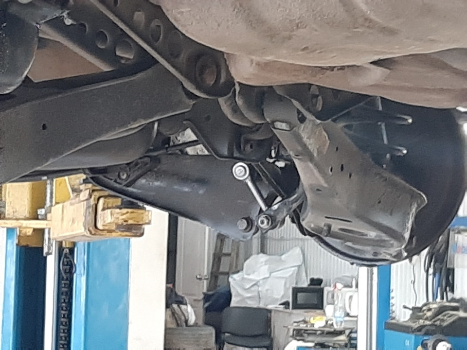 Замена направляющих суппорта — Hyundai ix35, 2 л, 2013 года | поломка ...