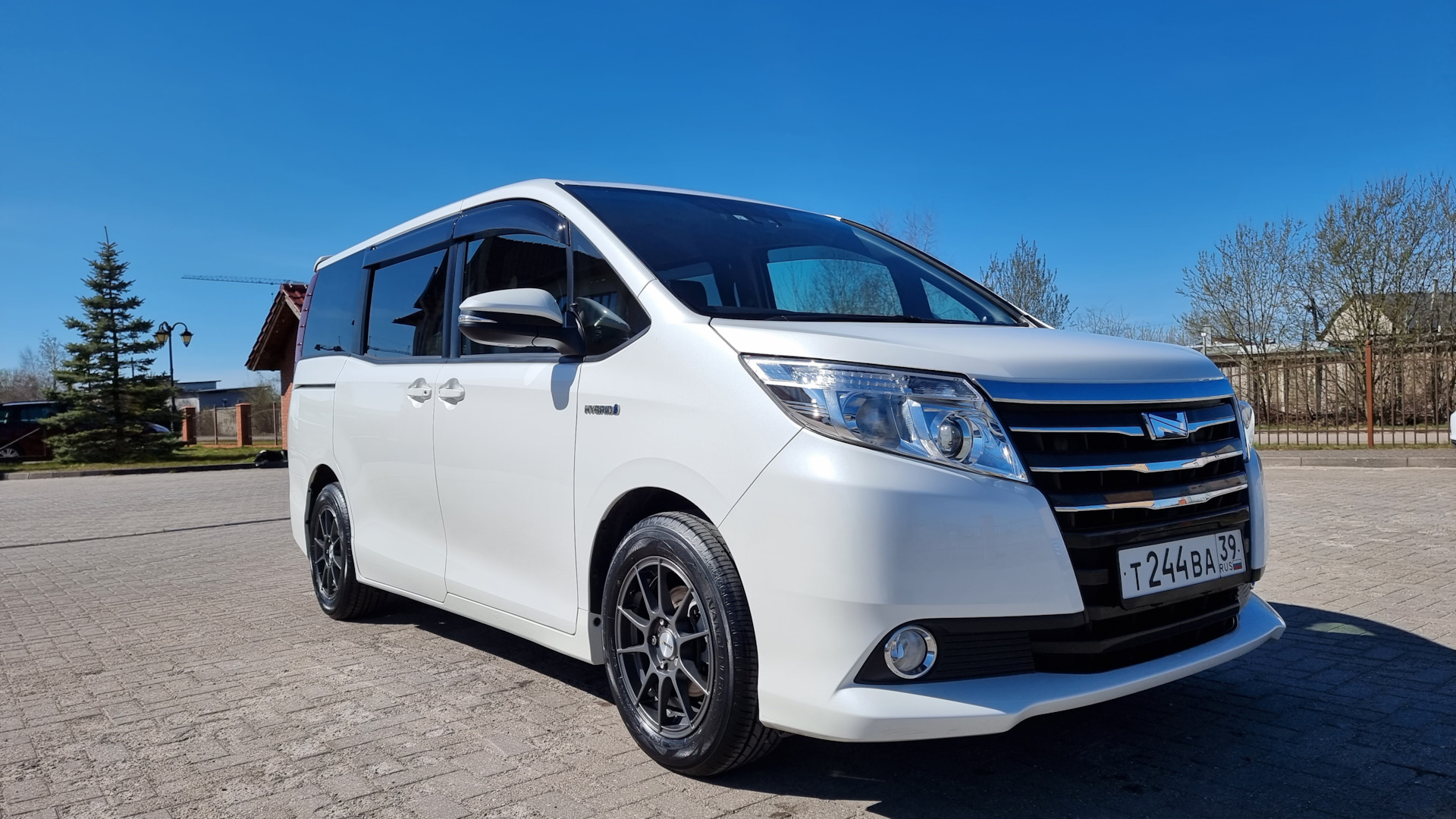 Тойота вагон микроавтобус. Noah 3. Toyota noah iii (r80). Ной машина. Noah 3.