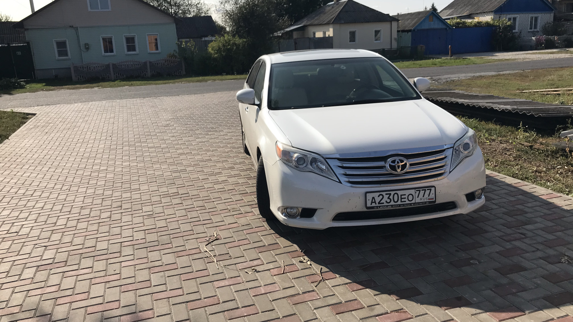 Toyota Avalon (3G) 3.5 бензиновый 2010 | белый перламутр на DRIVE2