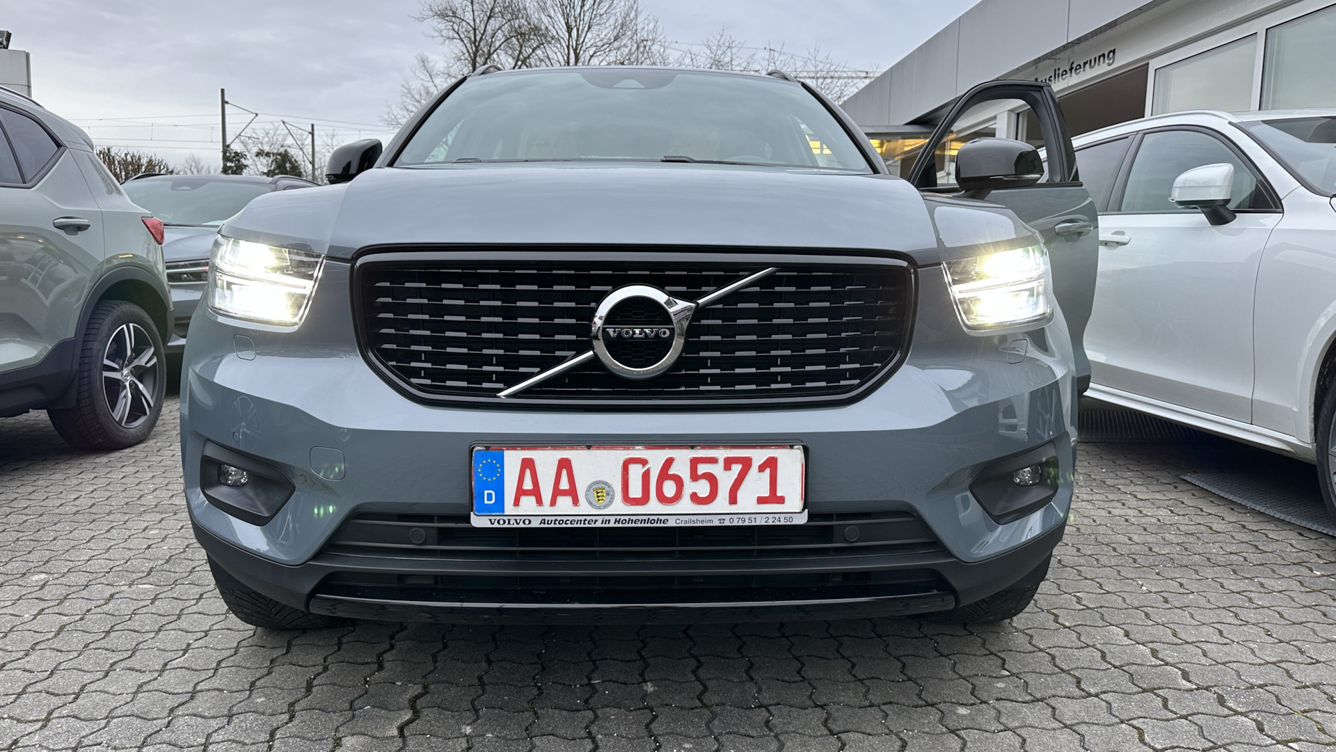 Volvo XC40 2.0 бензиновый 2021 | B4 Mild Hybrid R-Design на DRIVE2