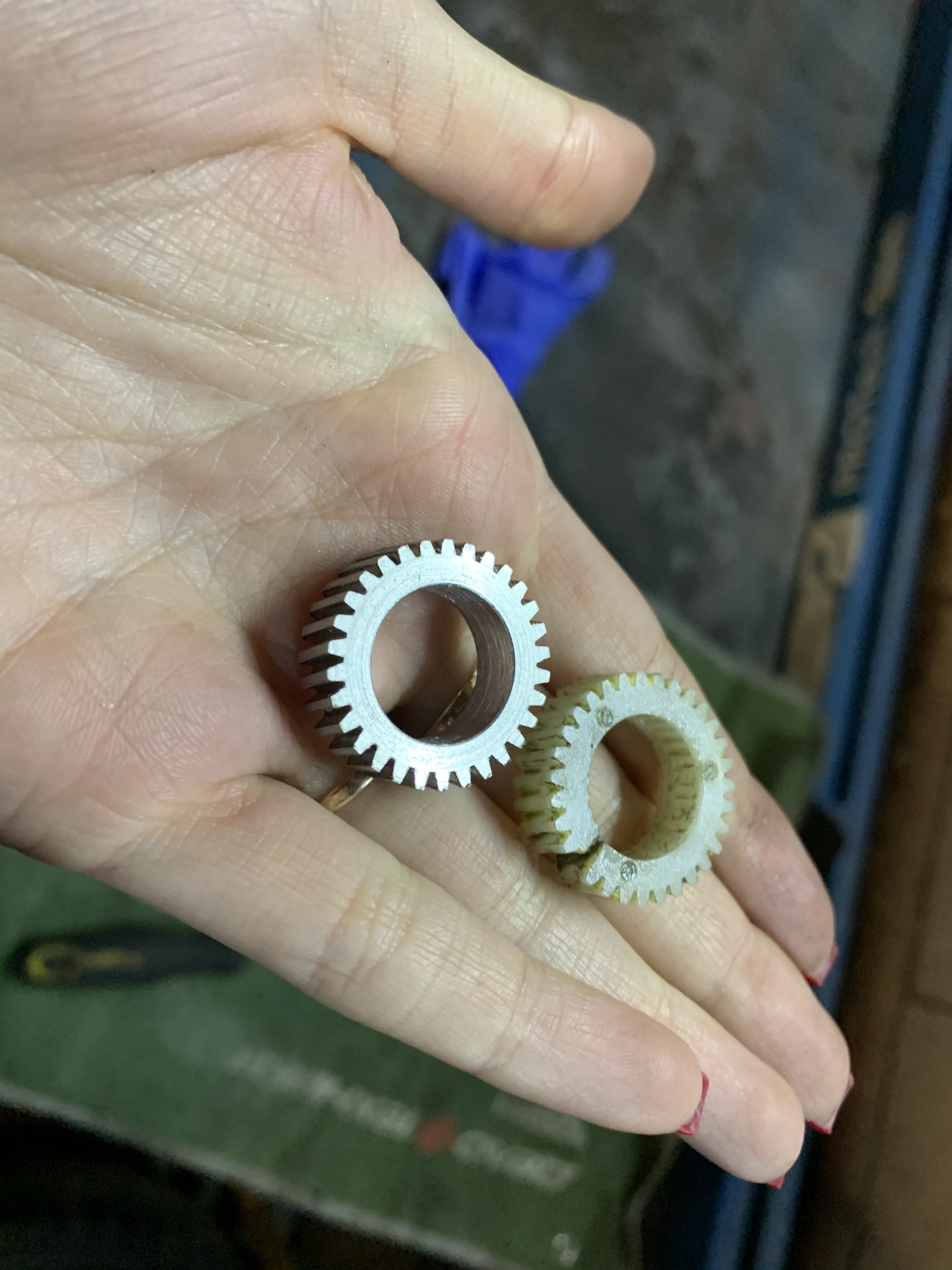 шестерня складывания зеркал санта фе 2020. замена шестеренки. шестеренка редуктора стеклоподъемника ваз 2115. шестерня стеклоочистителя ваз. шестерни заднего хода а21р22.