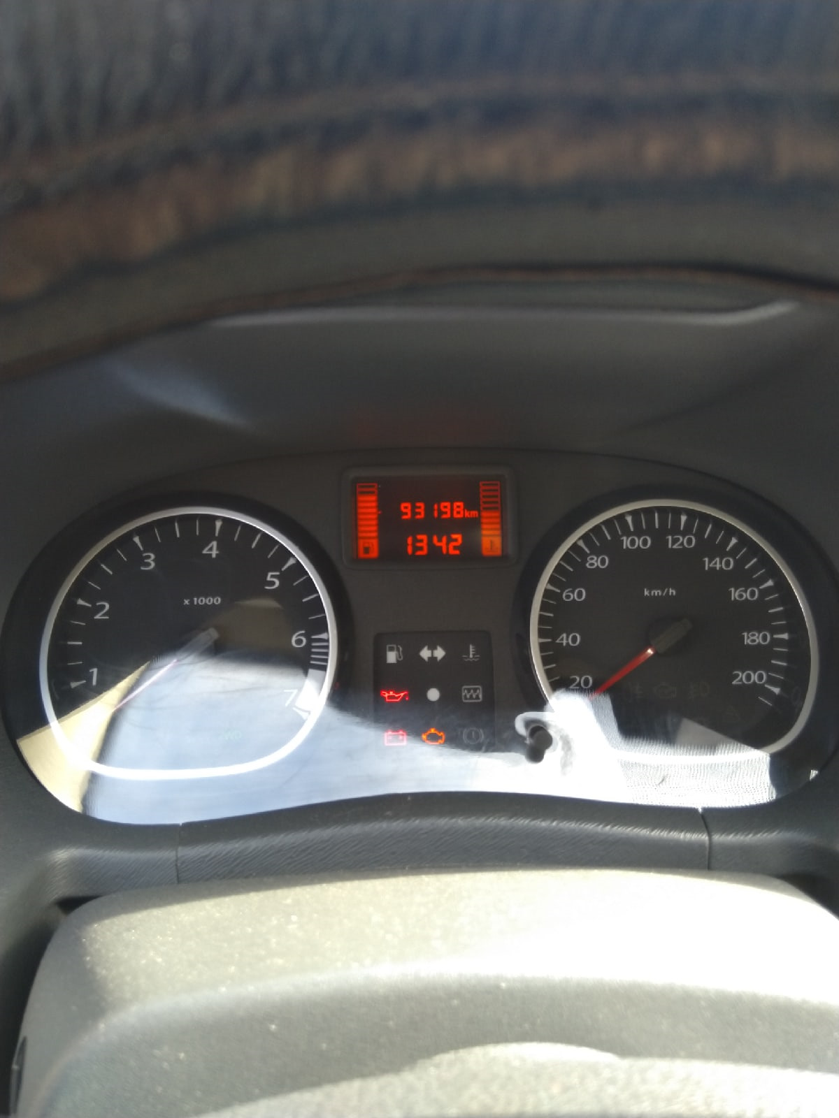 Глюк датчика уровня топлива — Renault Duster (1G), 2 л, 2012 года ...