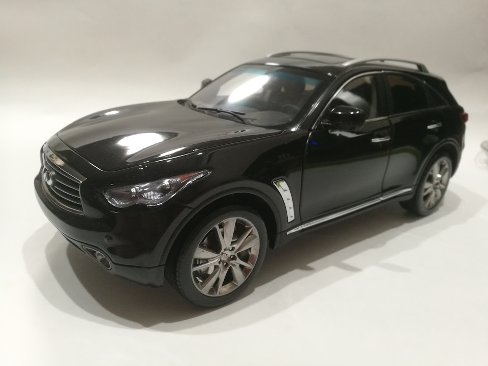 INFINITI FX 50 от PAUDI 1:18 — Сообщество «Масштабные Модели» на DRIVE2