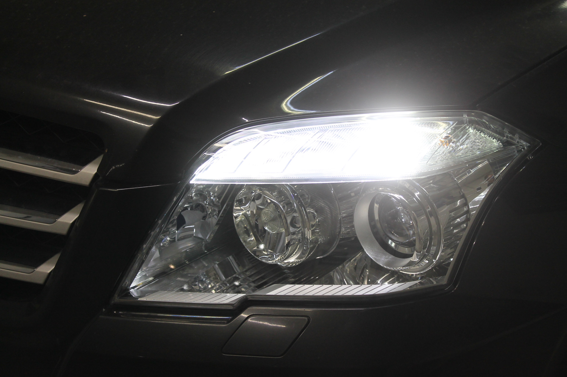 Замена штатных линз Мерседес Бенц ГЛК (Mercedes-Benz GLK) на светодиодные линзы