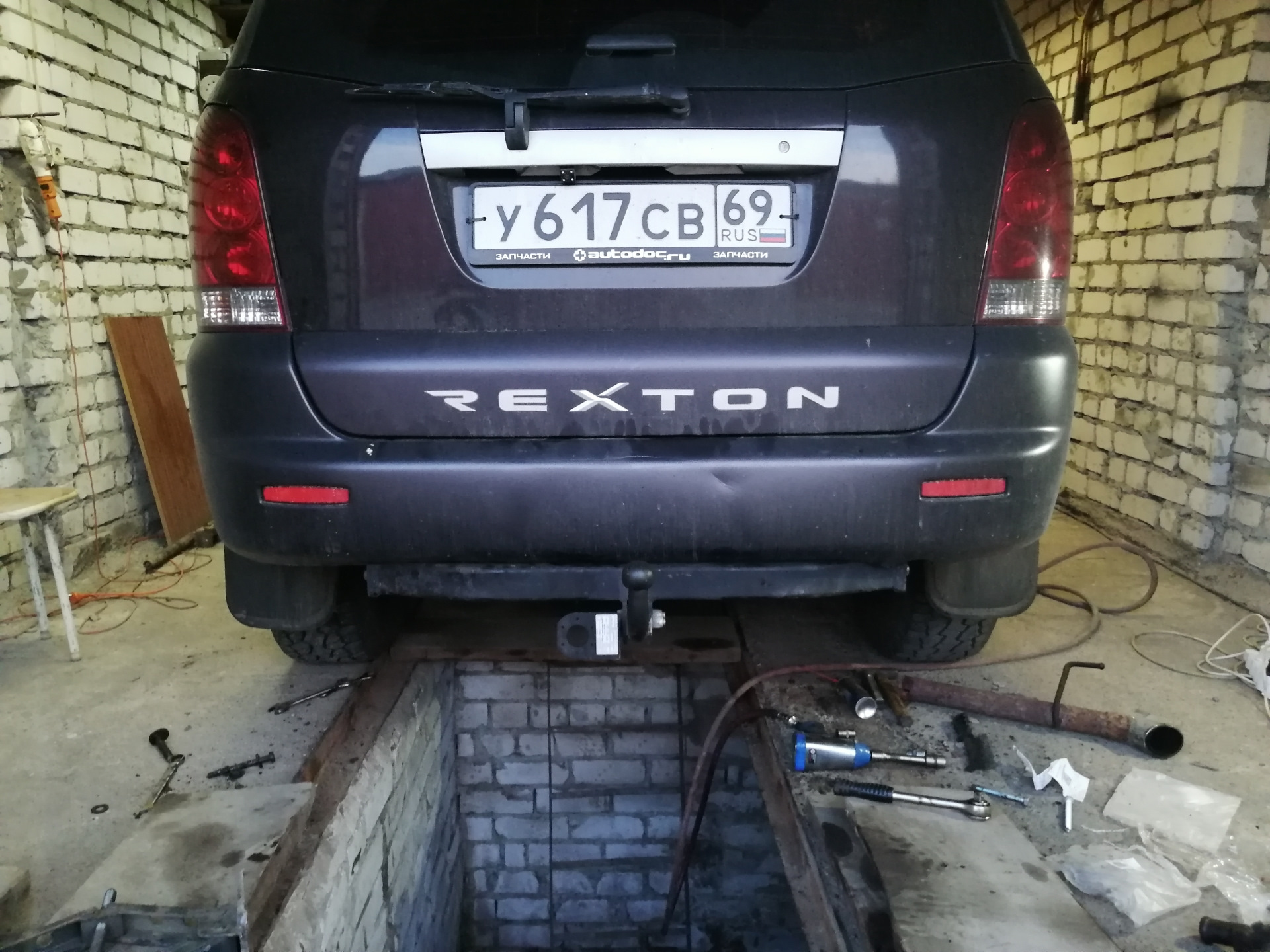 Фаркоп санг. Фаркоп ССАНГЙОНГ Рекстон. Фаркоп SSANGYONG Rexton gab. SSANGYONG Rexton 4 фаркоп. Рекстон 2 со штатным фаркопом.