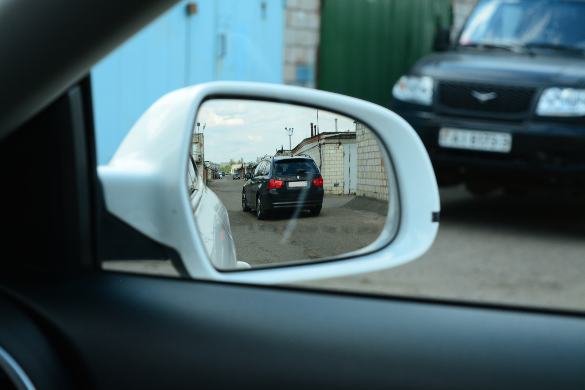 Ауди 5 зеркало водителя. Зеркальное вождения. Вид плохой видимости бокового зеркала водительского. Водительское зеркало чс90.