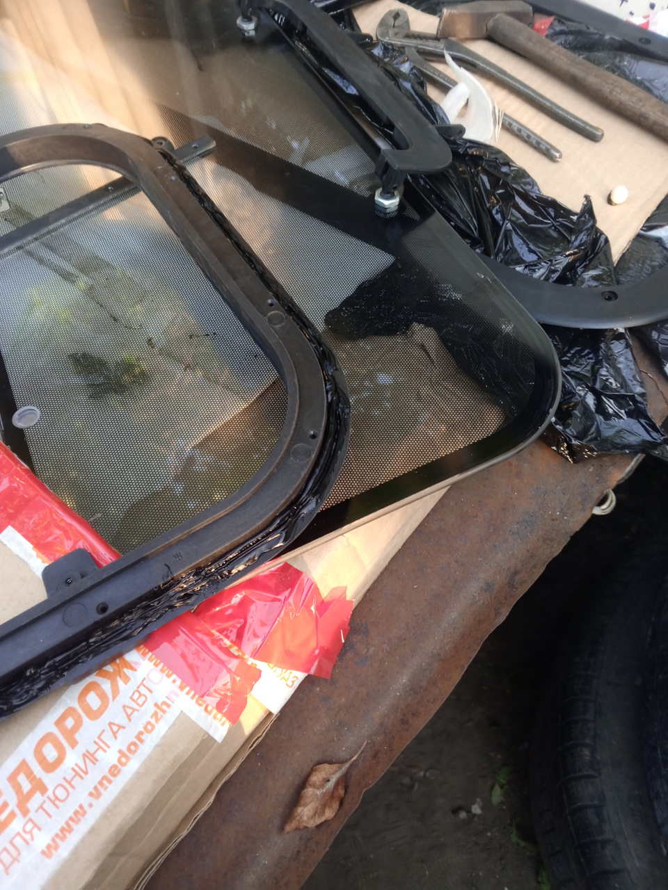 Собрал люк, измазался как поросёнок. — Lada 2120 Надежда