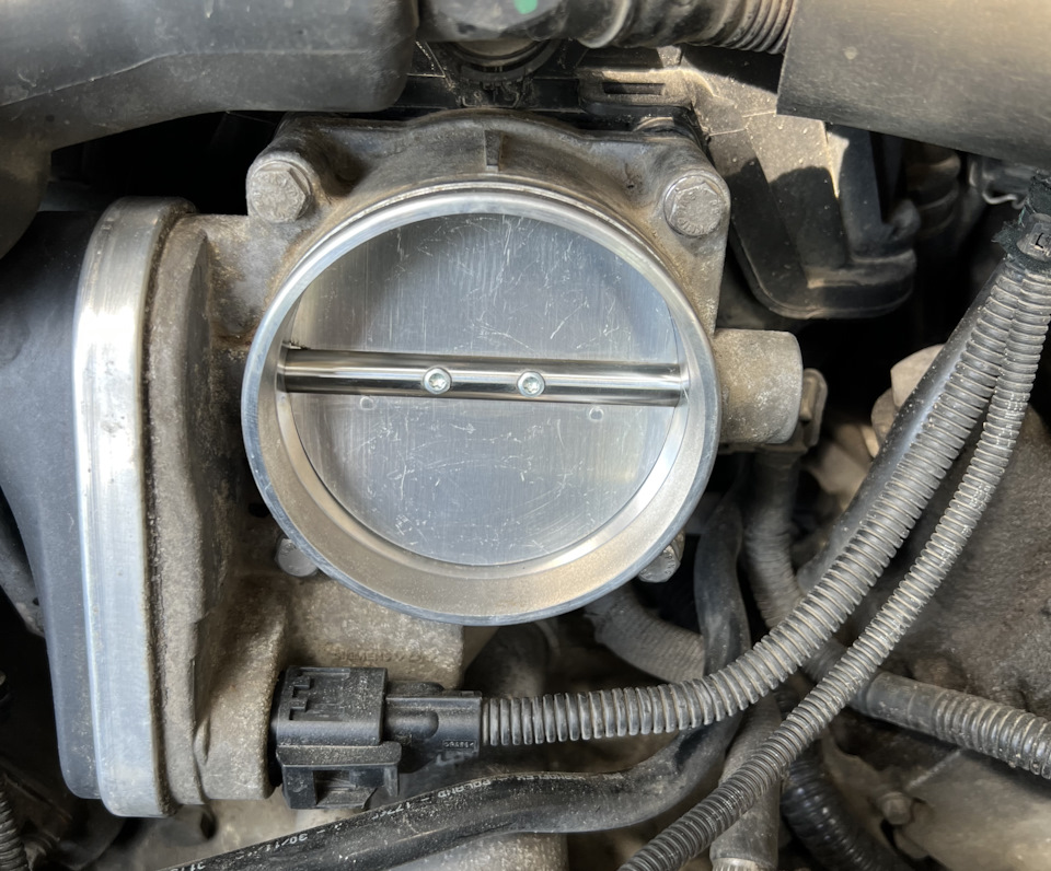 Чистка дроссельной заслонки — BMW X5 (E70), 4,8 л., 2007 года ...