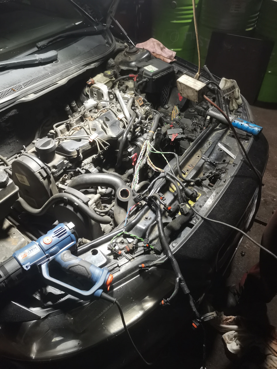 P0427 Catalytic converter temperature sensor, bank 1 — low input / 2A10