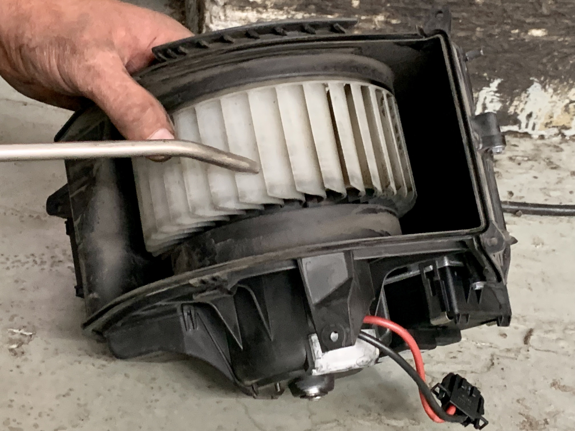 Замена свечей накаливания, редукционного клапана и чистка вентилятора ...