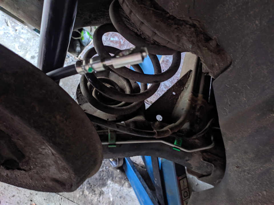 Задняя тормозная трубка — Volkswagen Passat B5, 1,9 л, 1999 года ...