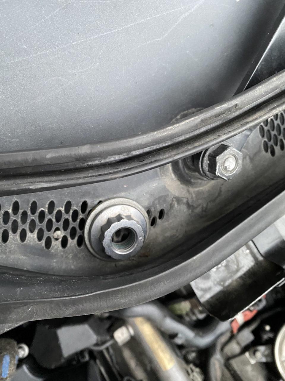 Что это за гайка с шайбой? — Mercedes-Benz M-Class (W164), 3,2 л, 2006 ...