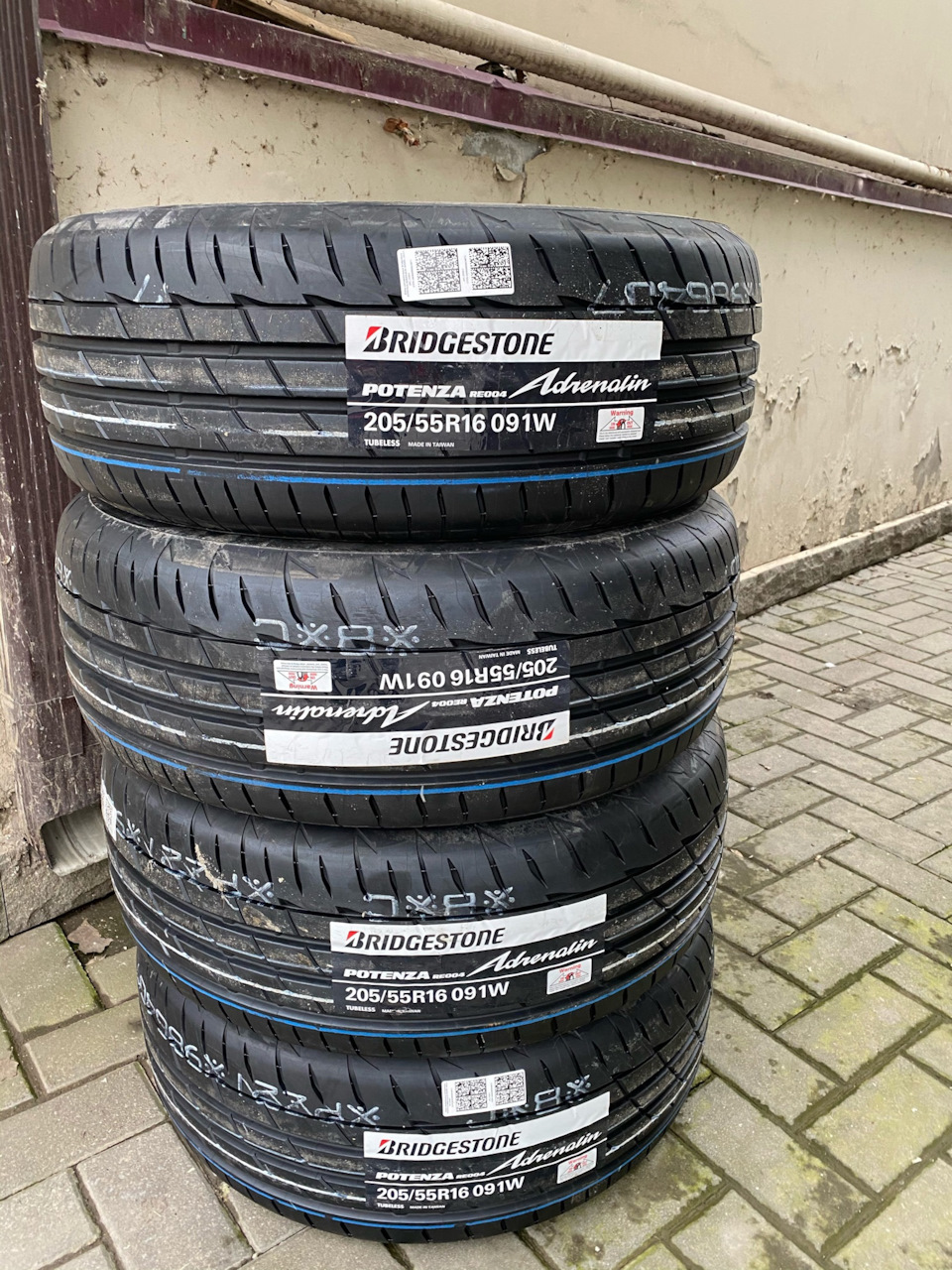 Летняя резина Bridgestone Potenza Adrenalin RE004 — Honda Civic 4D (8G),  1,8 л, 2009 года | запчасти | DRIVE2