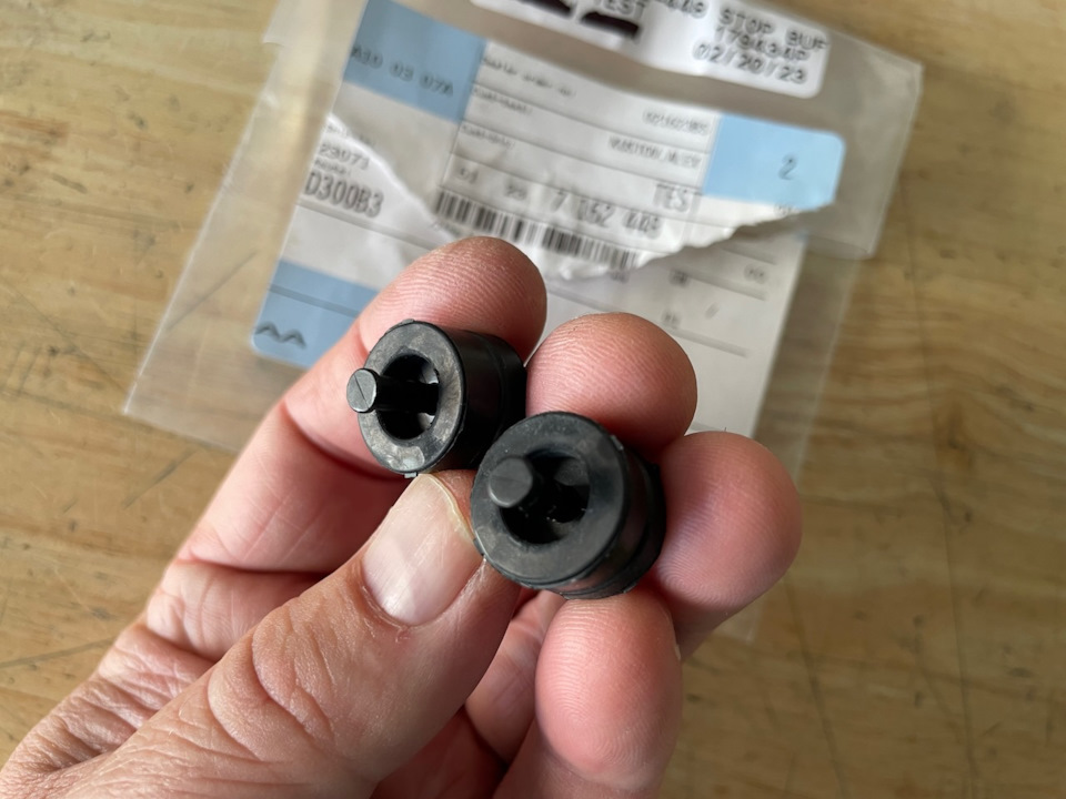 Фото в бортжурнале BMW M3 Convertible (E93). Запчасти на фото: Z3073