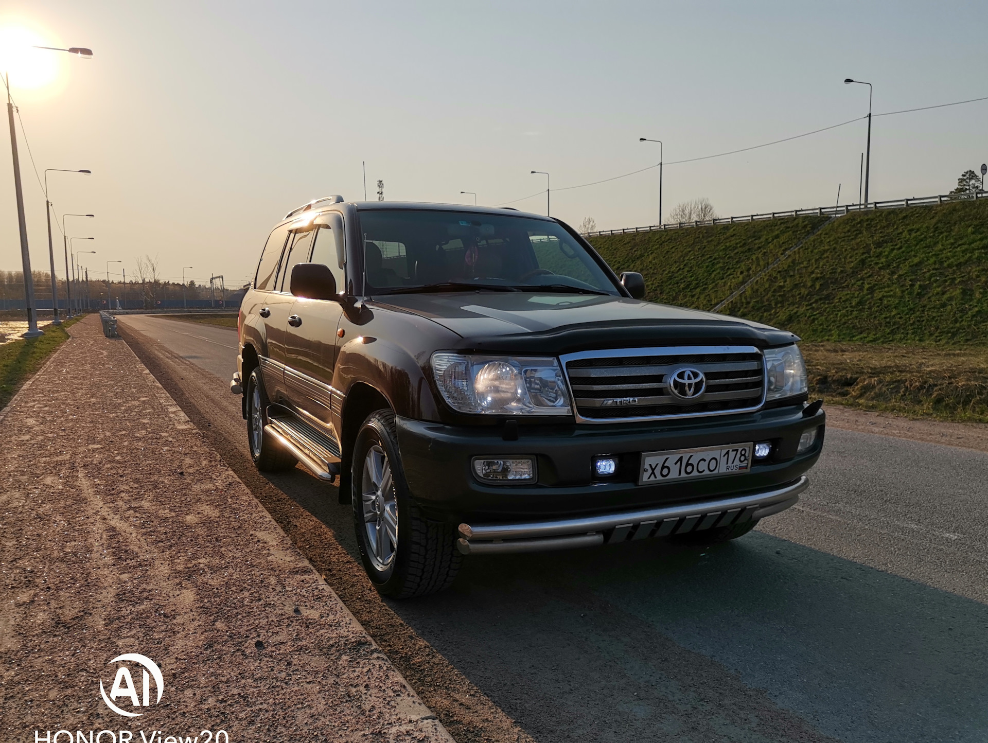 Крузер бензин. Land Cruiser 100 первого поколения. Тойота Кукурузер. Кукурузер 60. Toyota legenda.