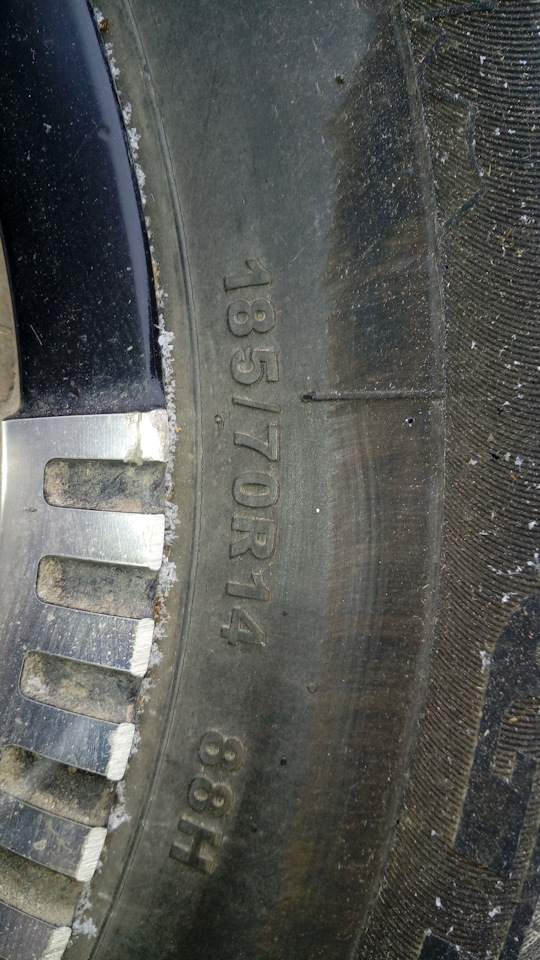 Шины летние Cordiant 185/70 R14, литые диски 14 4x98 на Lada Гранта (1G ...