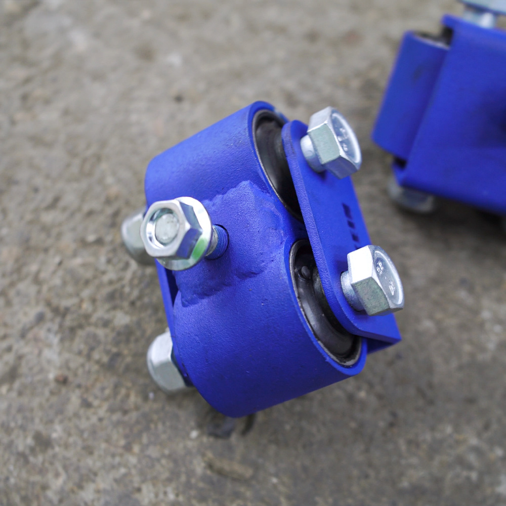 Установили спортивные подушки двигателя на Niva Travel. — Lada Niva ...