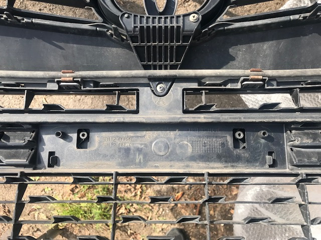 Установка защитной сетки в решетку радиатора — Toyota Camry (XV50), 2,5 ...