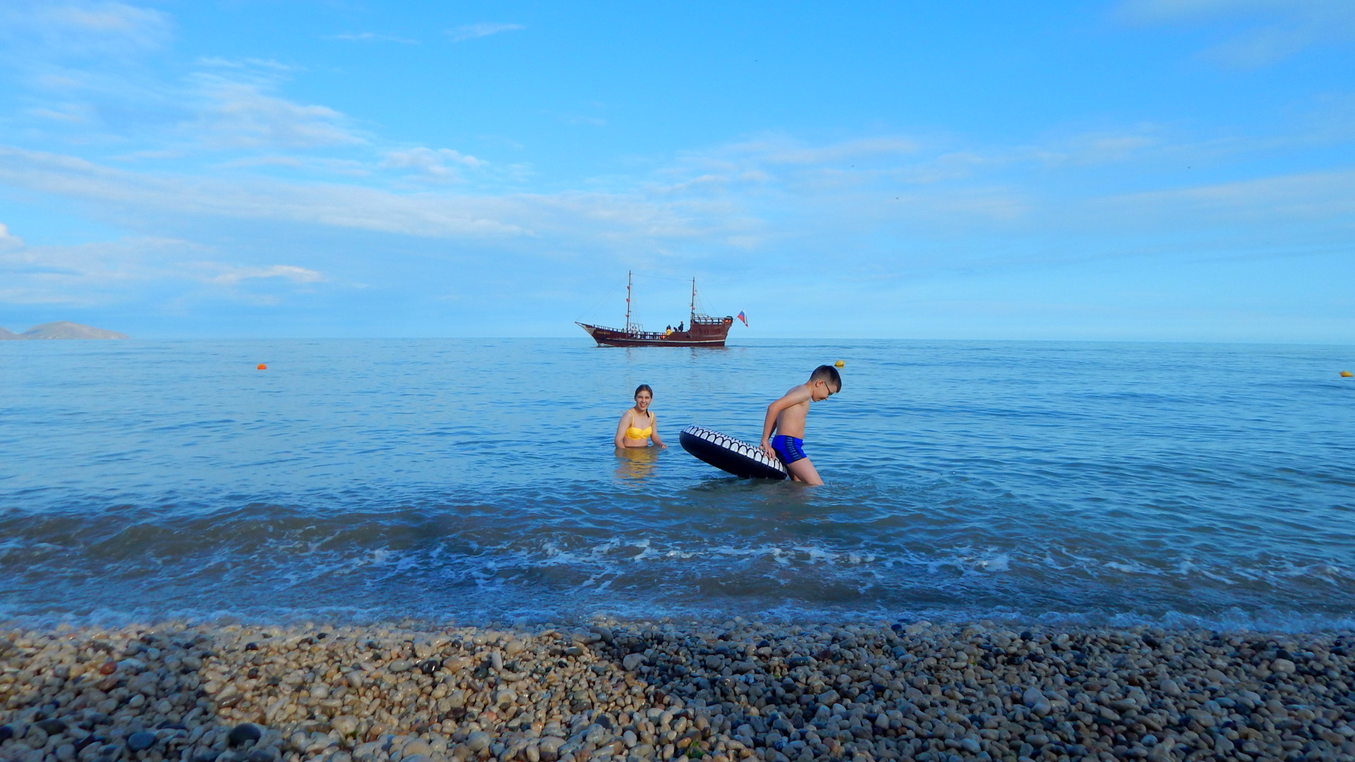 Крым 2022. Крым море. Холодное море. Море а Коктебеле сейчас. Какое море в Крыму.