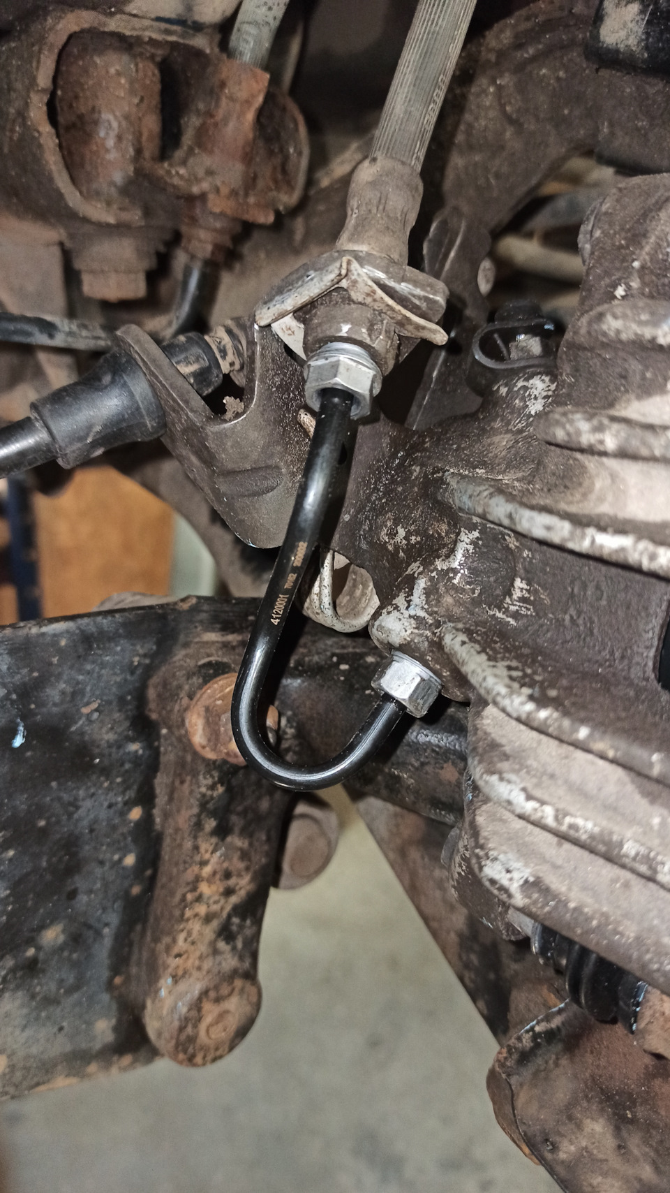 Клинят задние колодки / Ремонт суппортов / Замерзает ручник ...