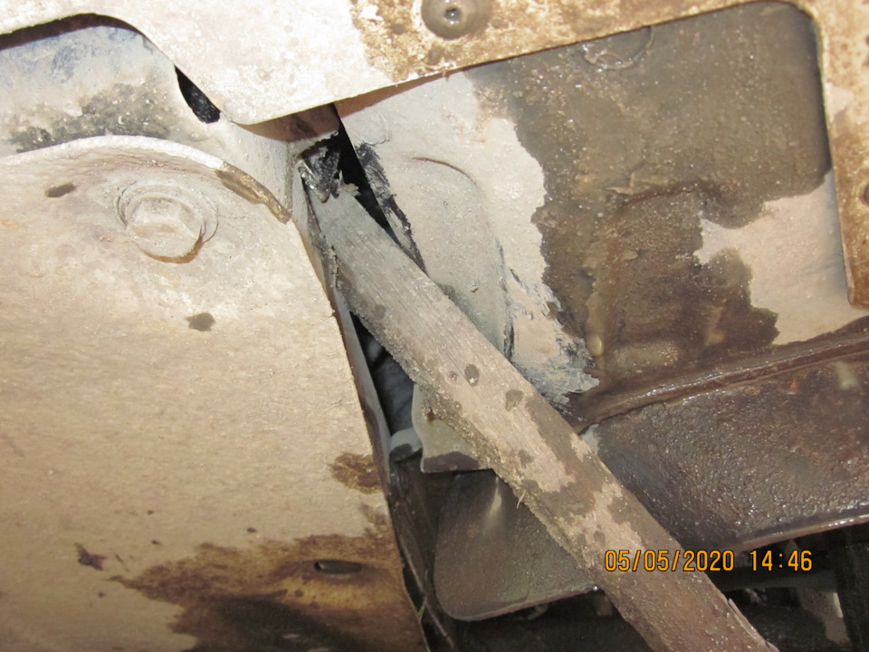 Хорошо хоть аэродинамический щиток уже пиленый и обошлось без серьёзных последствий — Lada Vesta SW (1G)