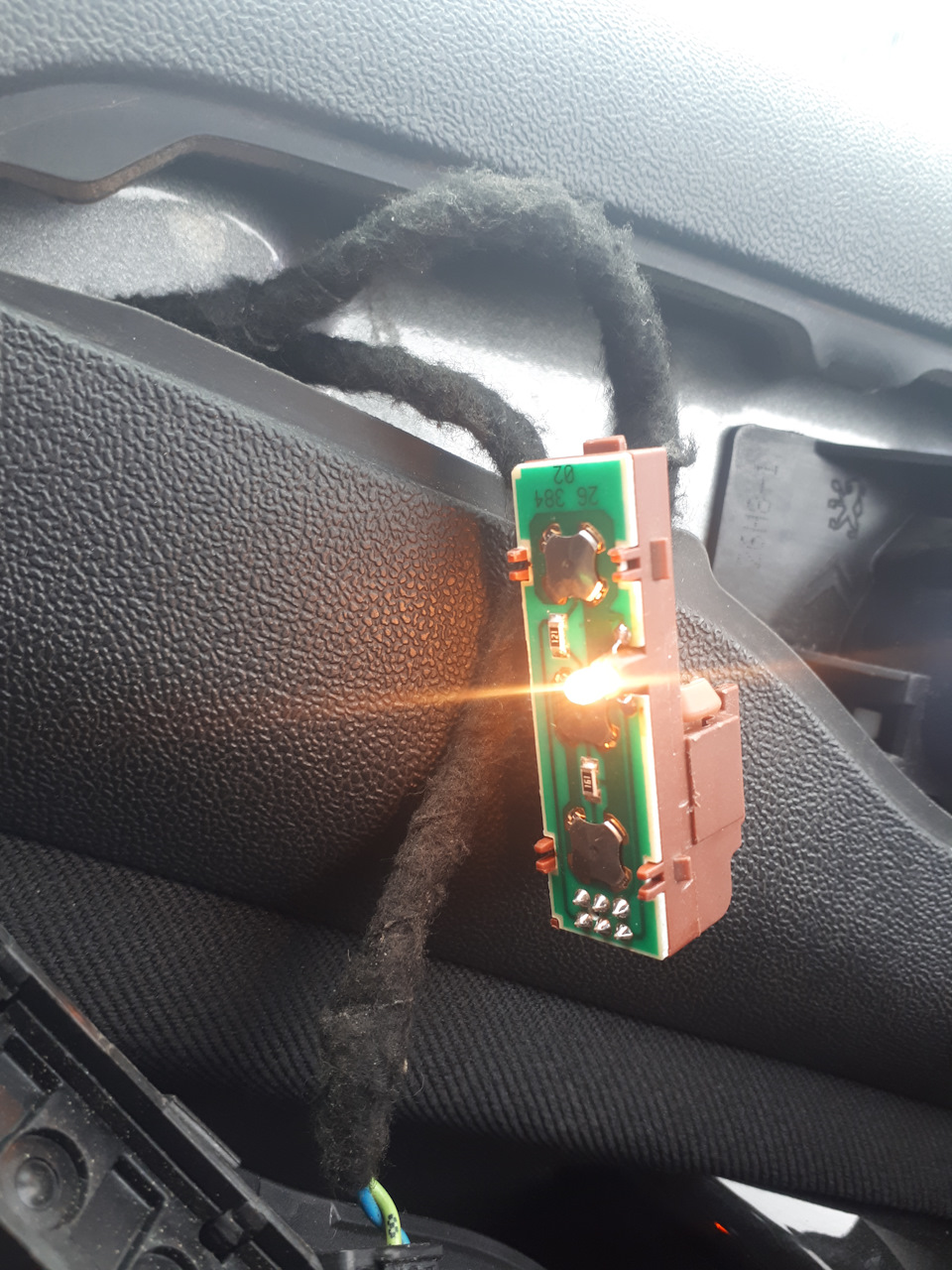 Замена стеклоподъемника и подсветка кнопок памяти сиденья. — Citroen C5 ...