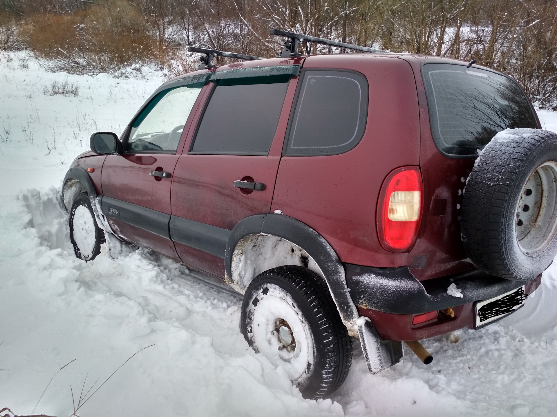 Чита шевроле нива. Chevrolet Niva. Нива Шевроле красная. Шевроле Нива красный металлик. Серебристо ярко красный Шевроле Нива.