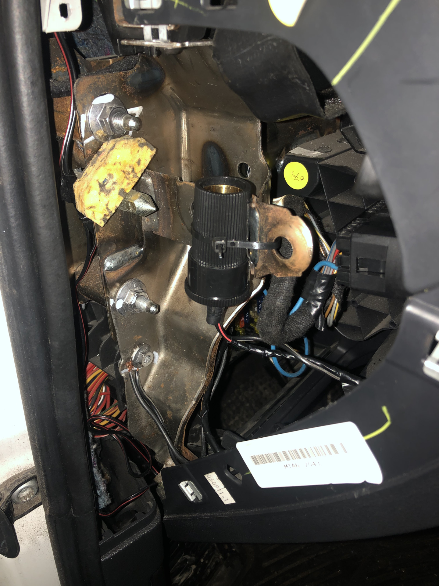 Скрытая установка регистратора — Volkswagen Jetta VI, 2,5 л, 2012 года ...