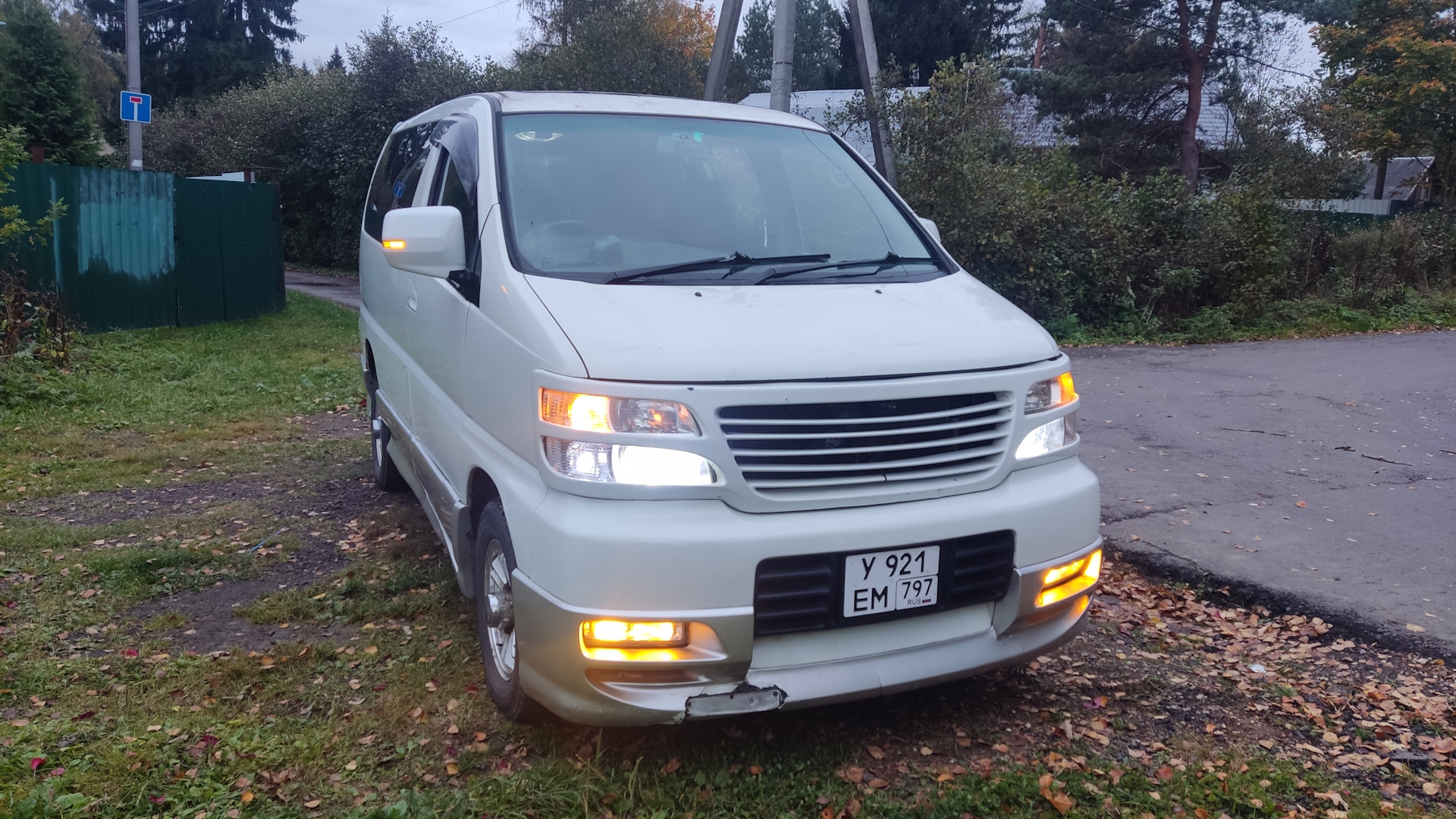 Nissan Elgrand e50 РјРёРЅРёРІСЌРЅ 5 РґРІ