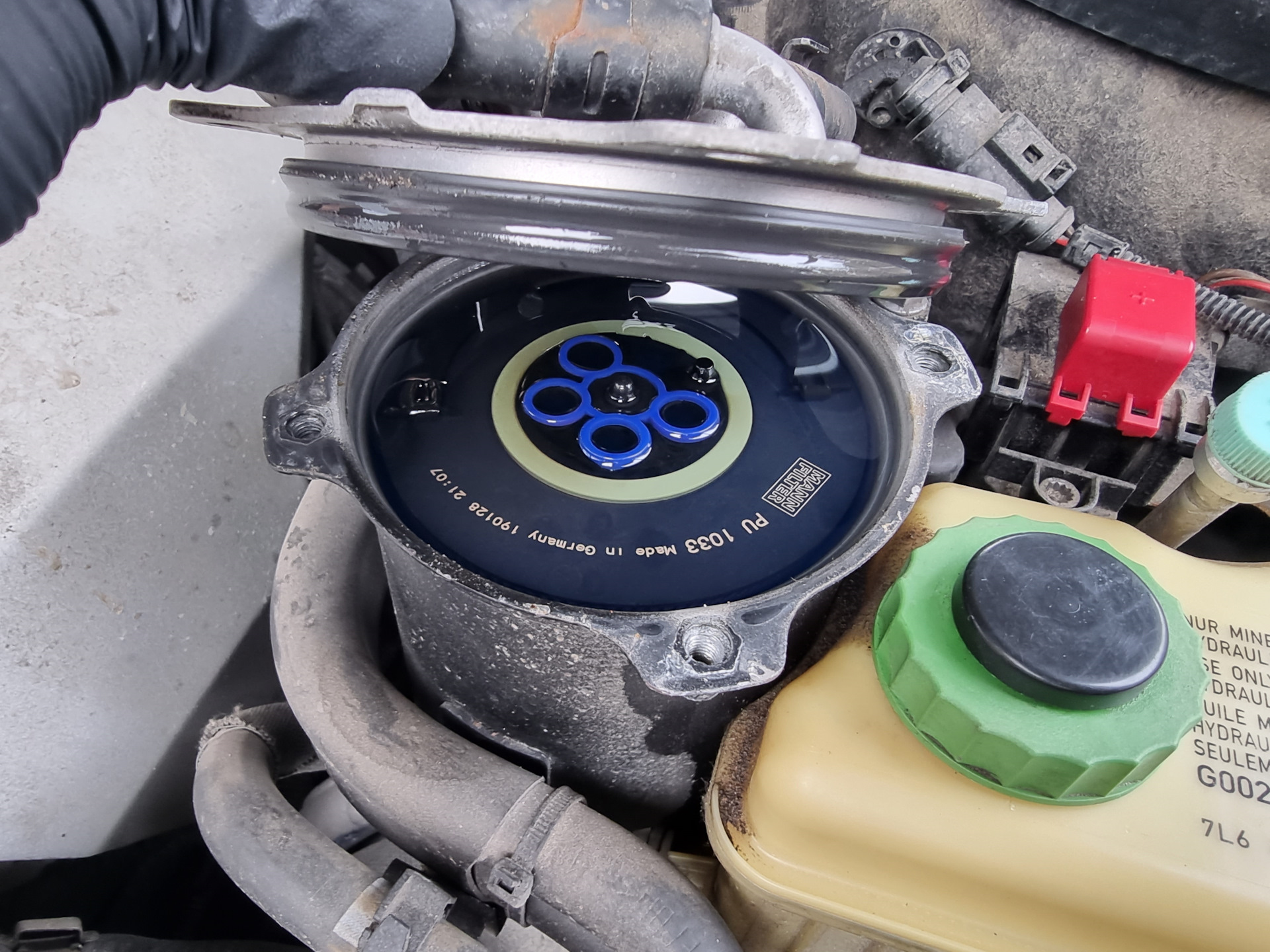 0 tdi. Замена топливного фильтра q7. Топливный фильтр audi q7 3. Фильтр топливный ауди q7 дизель 3. Топливный фильтр ауди а6 с5 2.