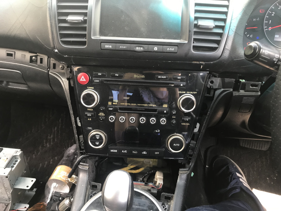 Subaru Outback — замена штатной магнитолы на Pioneer AVH-A200VBT