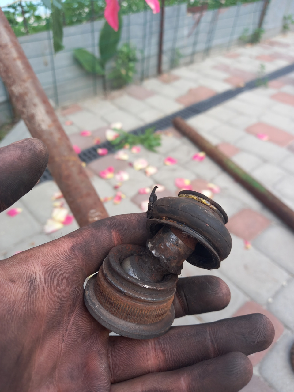 Стук найден.Замена шаровой опоры — Dacia Logan MCV (1G), 1,6 л, 2007 ...