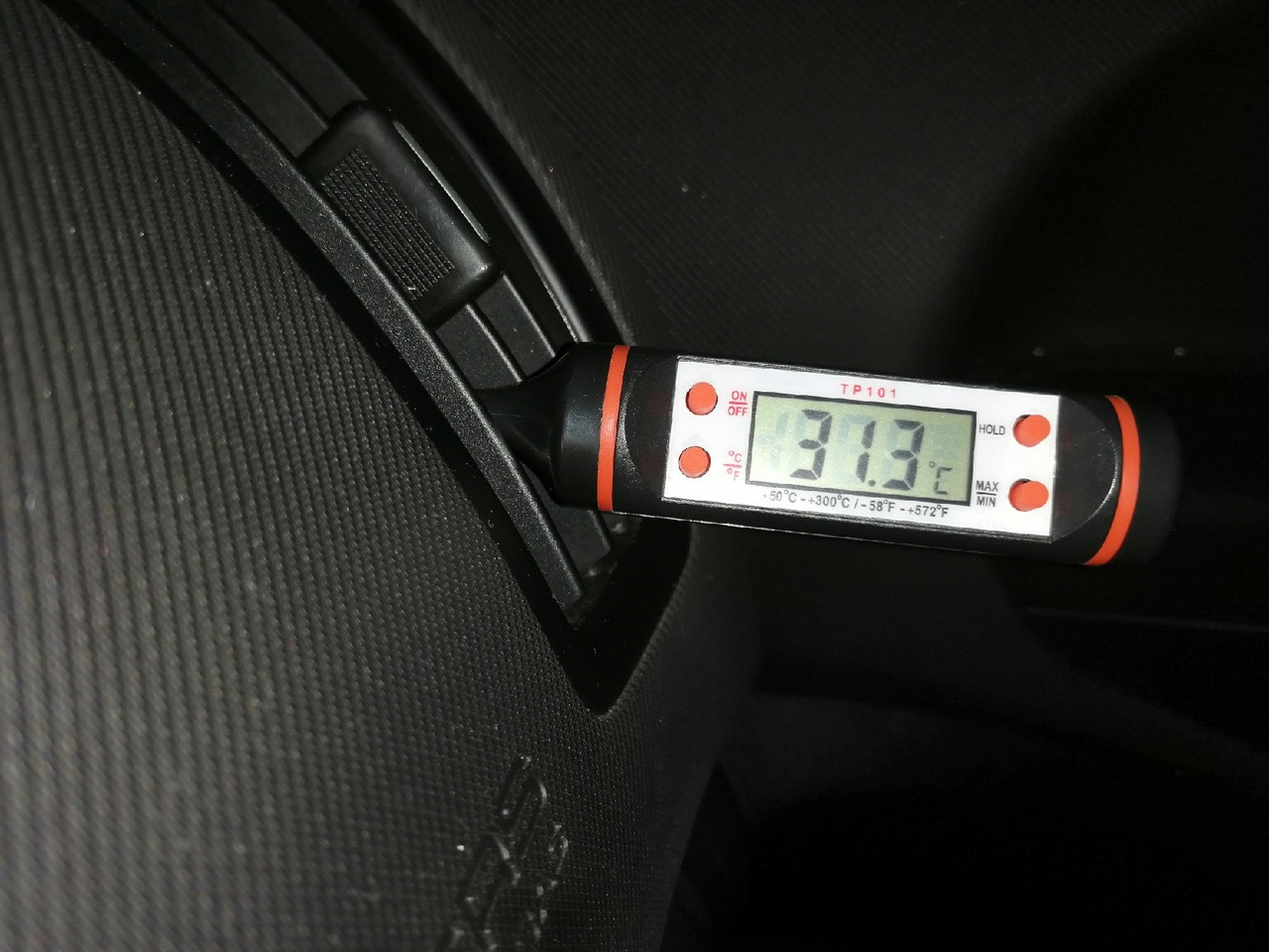 температура сэндвич дымохода. температура горения в банной печи. температура в салоне автомобиля. температура воздуха на выходе из печки автомобиля. температура снаружи сэндвич-трубы дымохода.