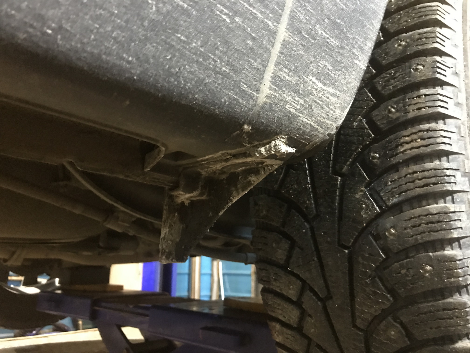 Брызговики перед задними колесами — KIA Sportage (3G), 2 л, 2015 года ...