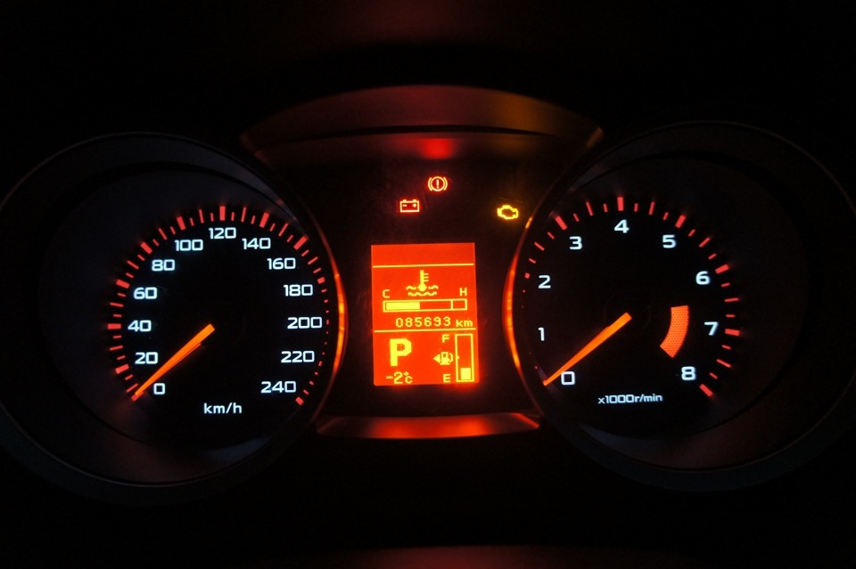 Стрелки спидометра и тахометра идут в ровень на 4-й — Mitsubishi Lancer ...