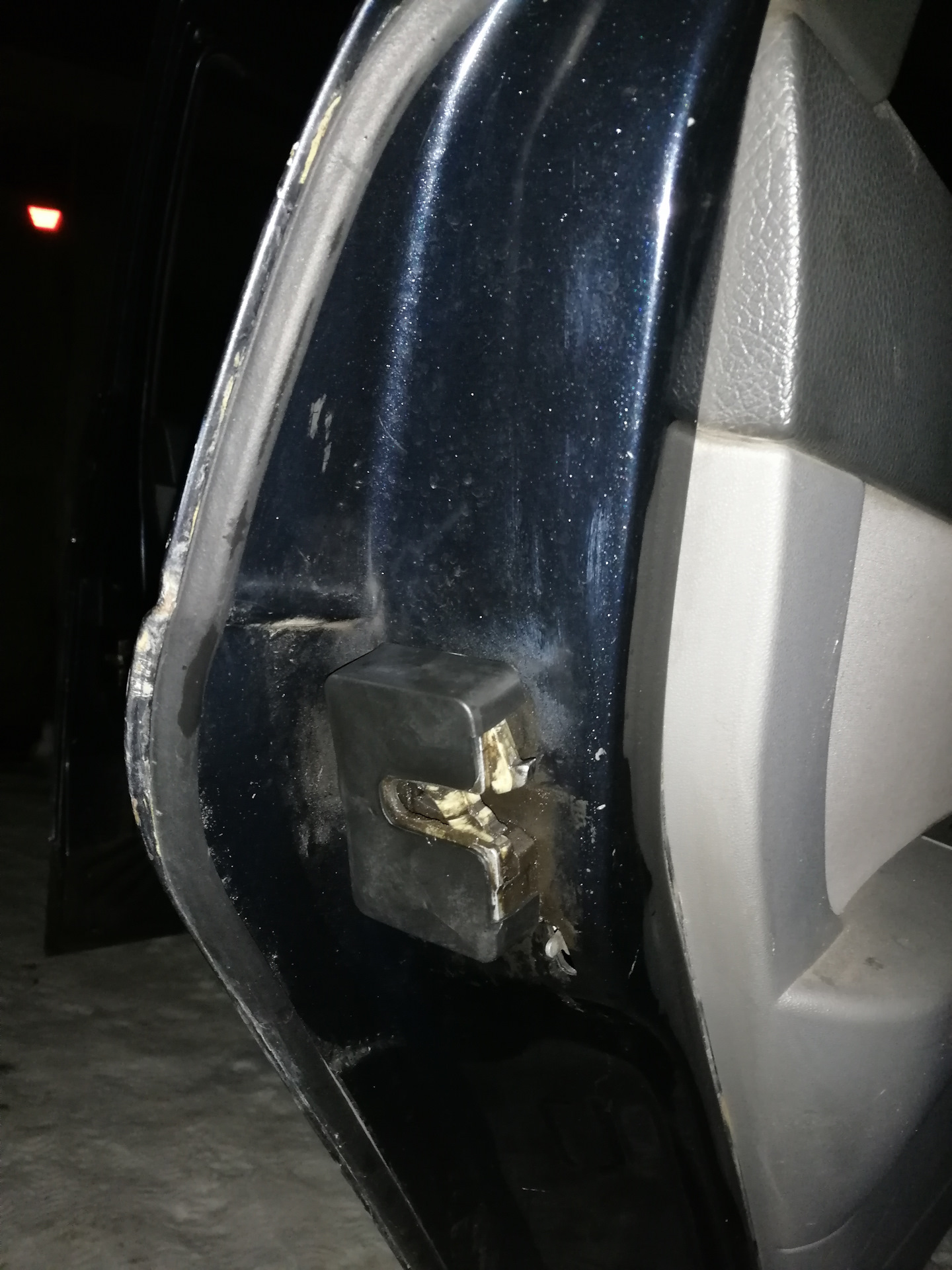 Накладка на замок двери. Приора. — Lada Приора седан, 1,6 л, 2007 года ...