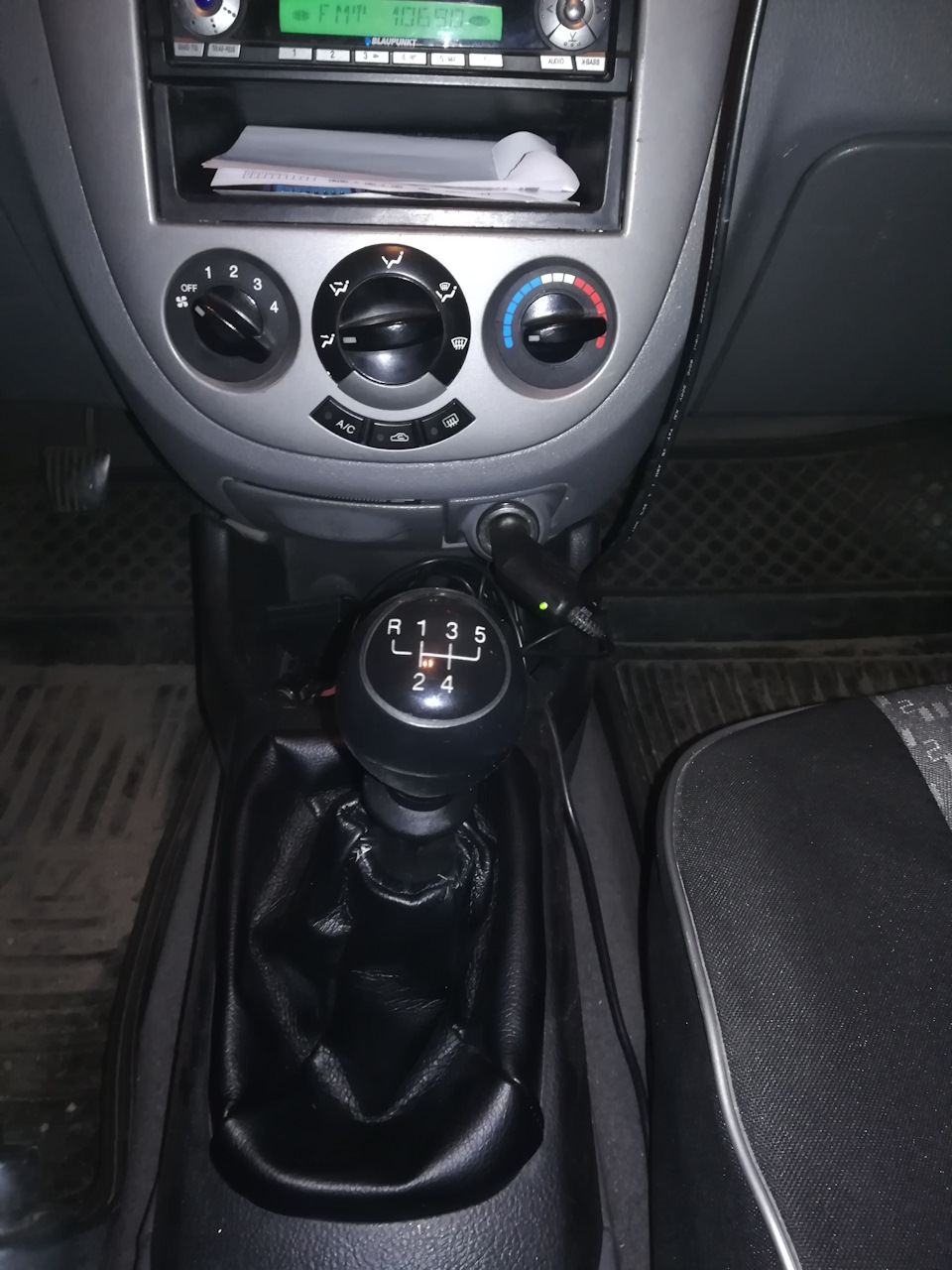 Кожанный пыльник ручки кпп — Chevrolet Lacetti Sedan, 1,6 л, 2007 года ...