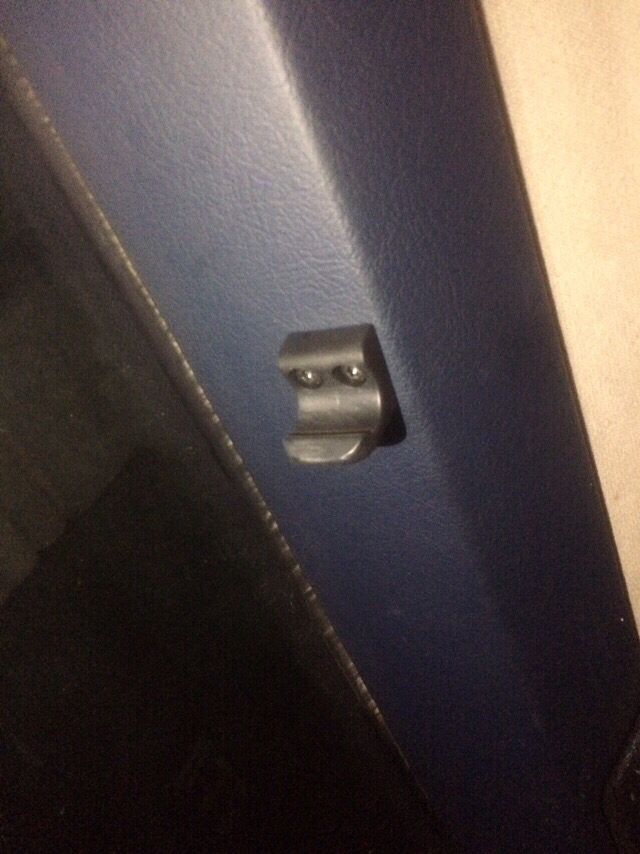 Ищу крепление шторки багажника — Volvo 940, 2,3 л, 1998 года | запчасти ...