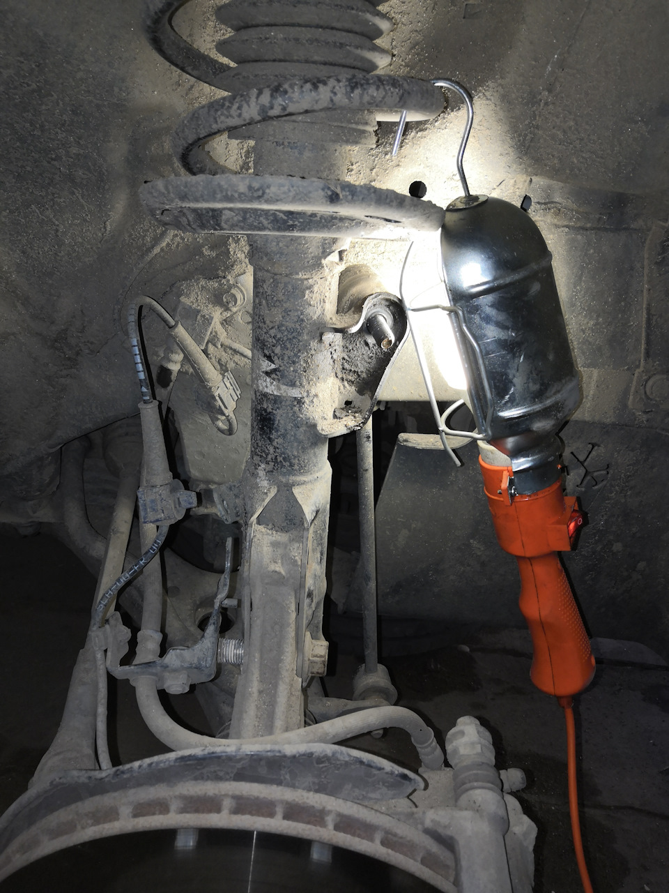 Прокачка амортизаторов — Honda Airwave, 1,5 л, 2007 года | плановое ТО ...