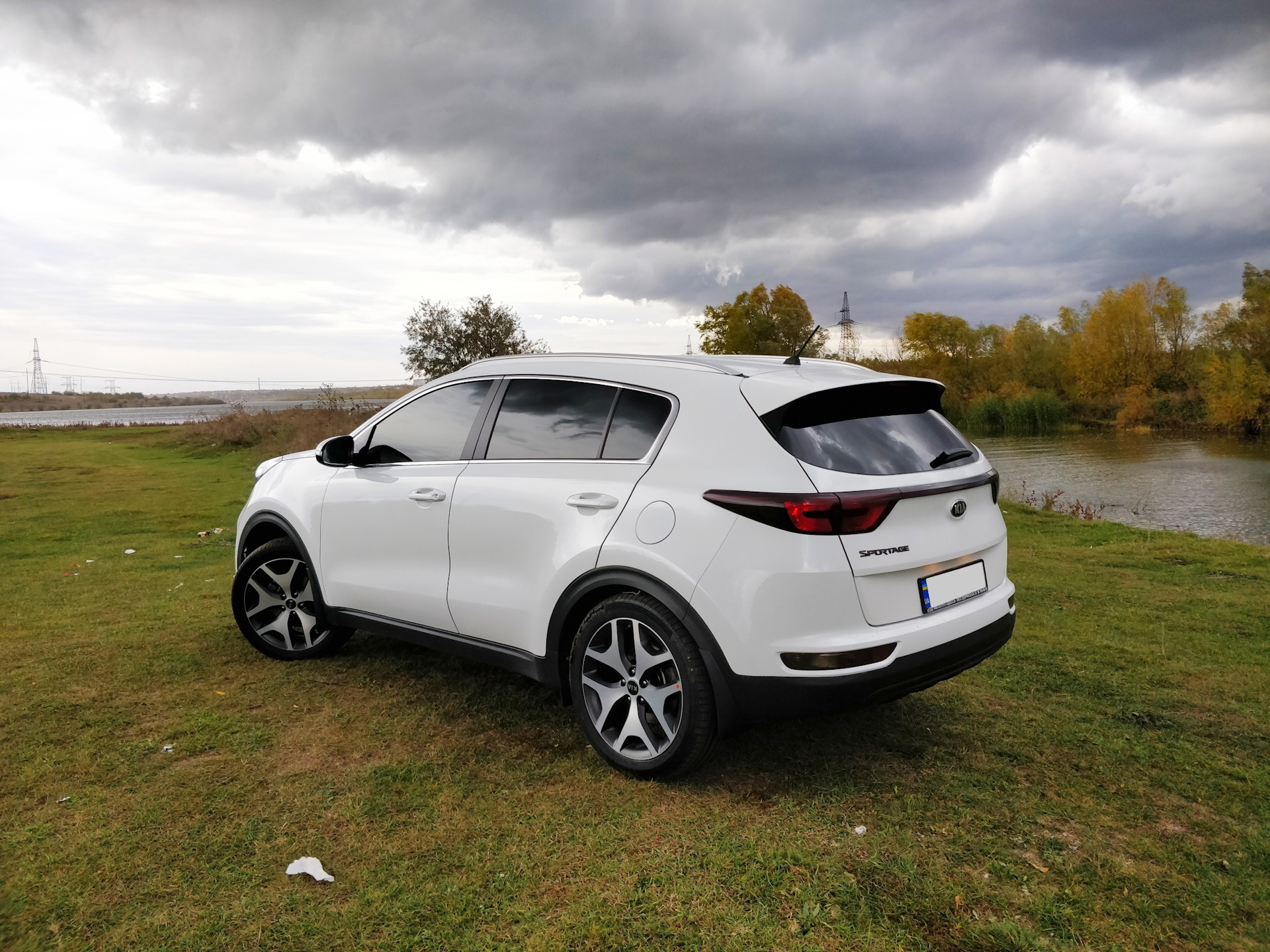 Спортейдж на литых дисках. Спортейдж 4 r19. Kia Sportage r19. Kia Sportage 4 gt line White. Kia Sportage белая r17.