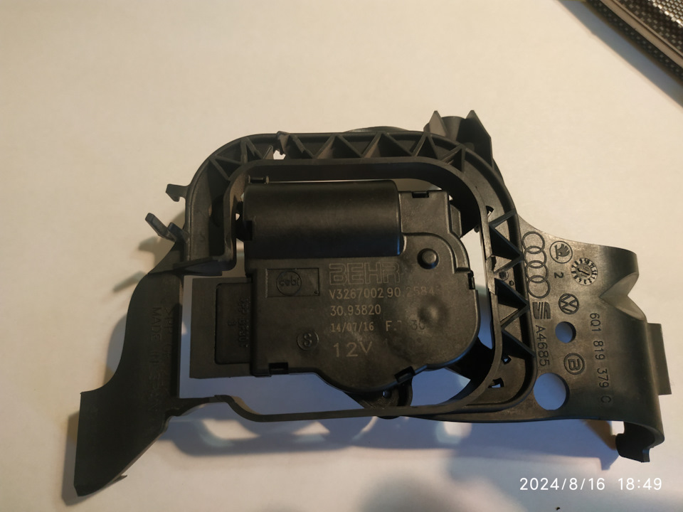 К вскрытию готова. — Volkswagen Polo Sedan. Запчасти на фото: V3267002, 3093820, 6Q1819379C