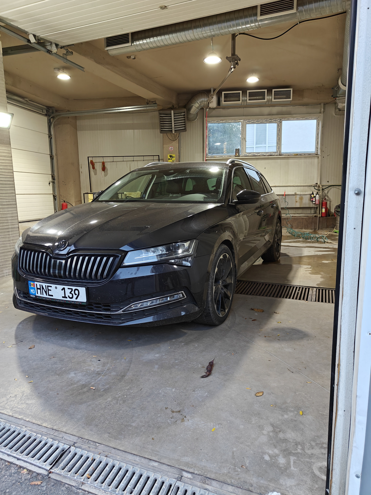 Skoda Superb Winter Forest